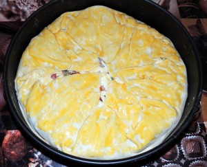 Заливной пирог с курицей и овощами желток