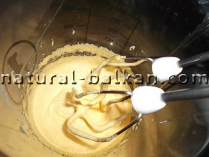 домашнее мороженое, желтки и сахар