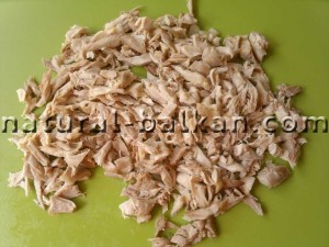салат ананасовый, нарезать курицу