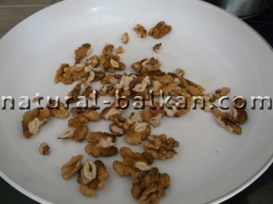 салат ананасовый, грецкие орехи