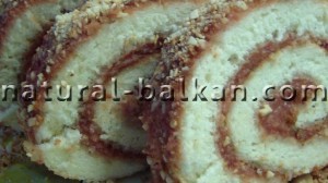 Рулет яблочный с арахисом